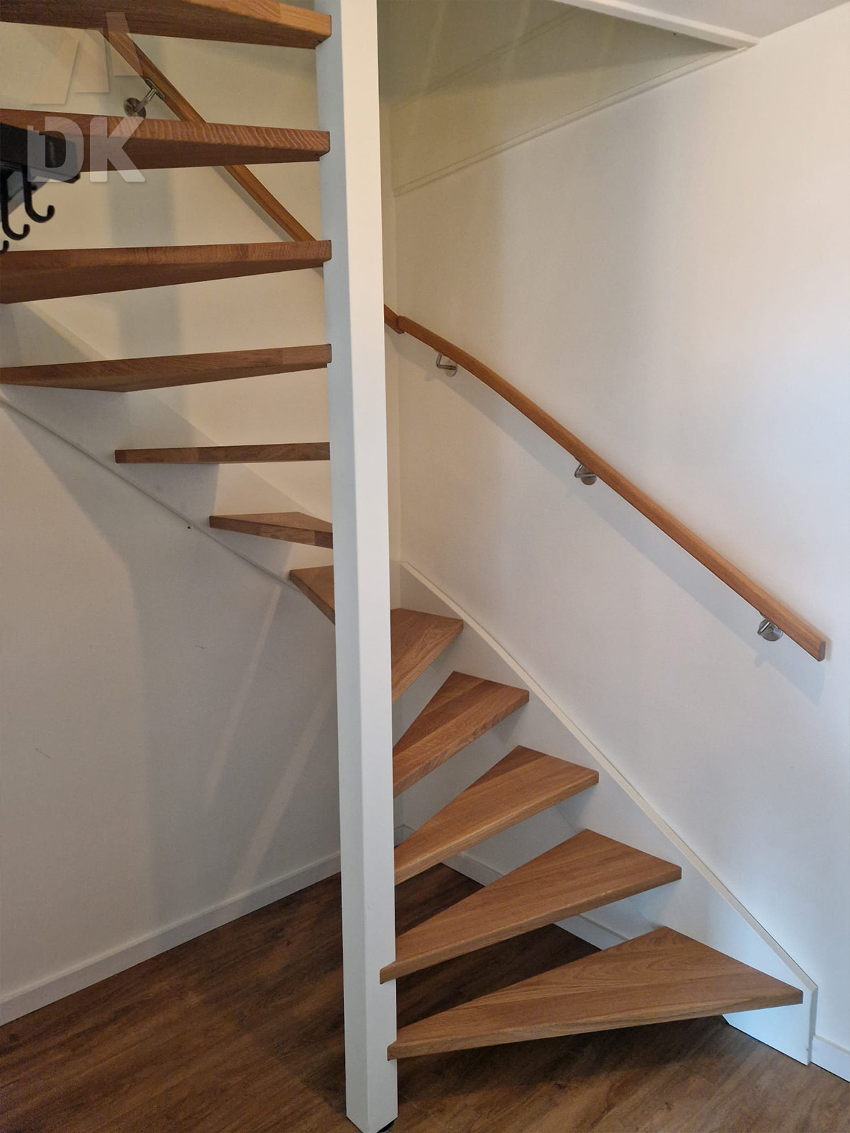 2 stalen trappen vervangen door houten spiltrappen - Foto 2