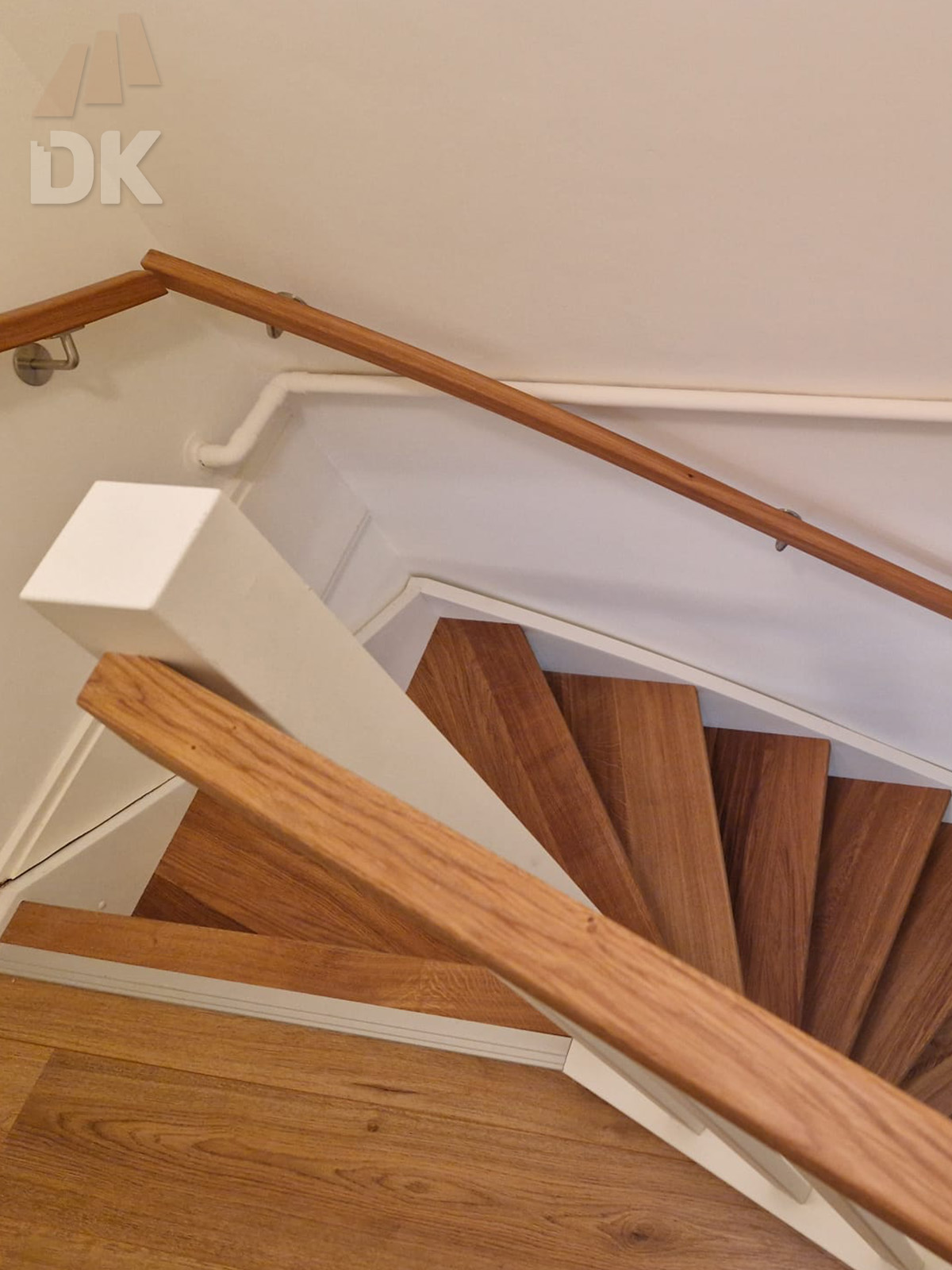2 stalen trappen vervangen door houten spiltrappen - Foto 3