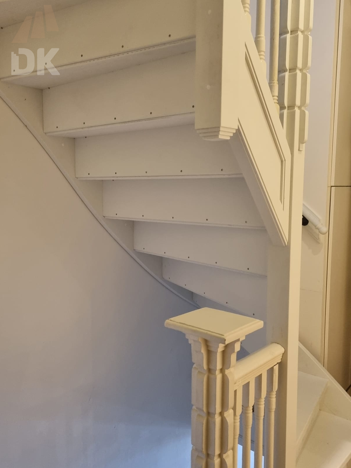 Mooie en gedetailleerde trap gemaakt van elementen van een oude trap - Foto 2