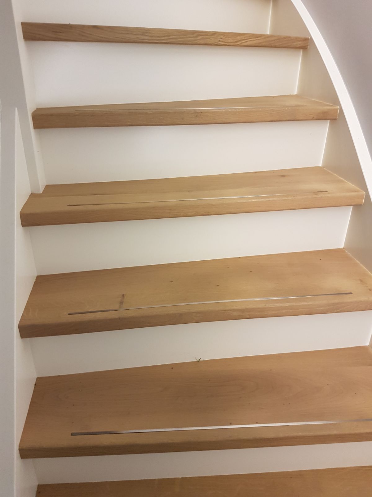 september Likeur optillen Soorten houten trappen - Type trappen - Hardhouten trap met eiken treden en  RVS antislip-strips | De Kruijf Trappen